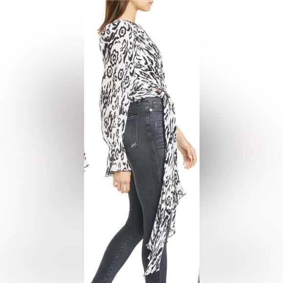 NWT Self Portrait LEOPARD PLISSE ONE
SHOULDER TOP IVORY/BLACK Size 8 - Picture 11 of 13